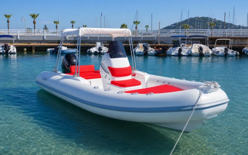 Noleggio barca Gommone senza patente Forio a Ischia, imbarcazione per uscite in mare, partenza Forio