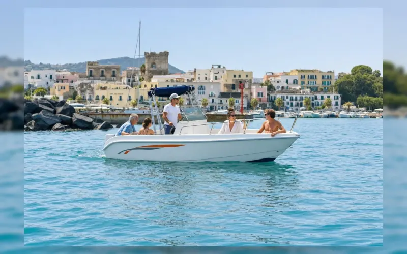 Noleggio barca Terminal Boat Freestyle Forio a Ischia, imbarcazione per uscite in mare, partenza Forio